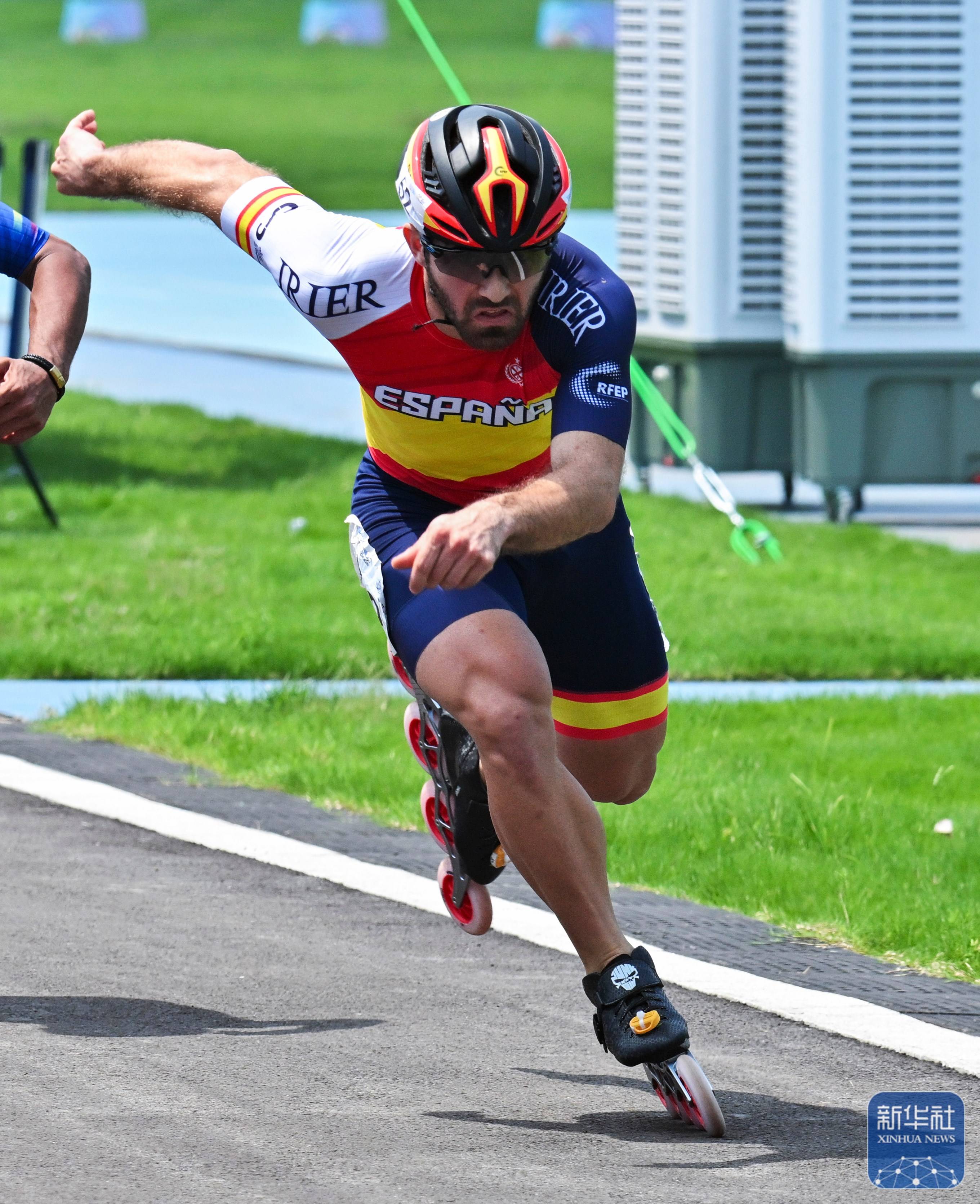 西班牙轮滑运动员创造历史，成就非凡