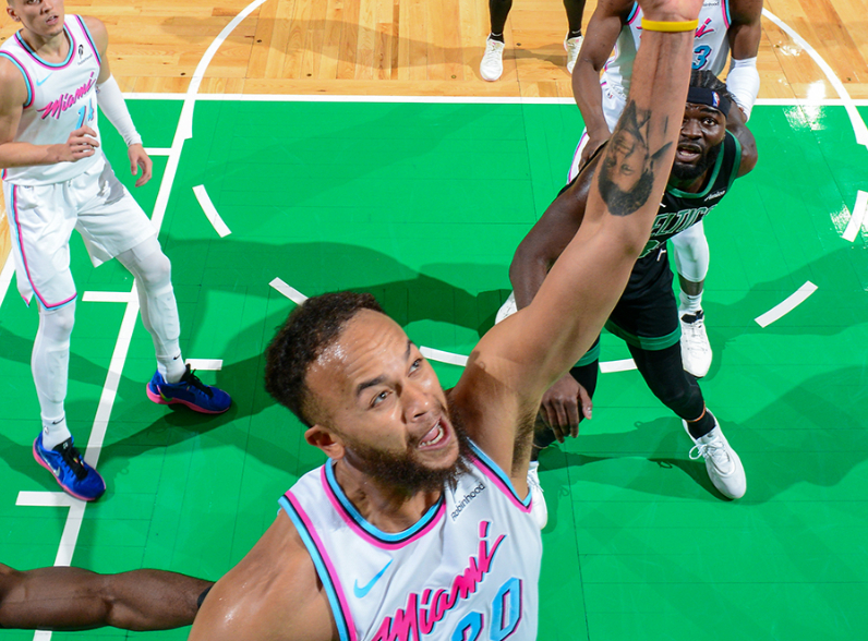 开云体育直播-塞尔特人大胜对手，全队火力强劲