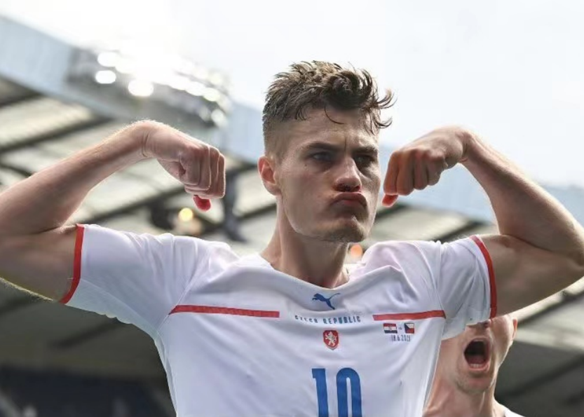 智利队奋勇拚搏，欧洲杯中铁军彰显实力的简单介绍