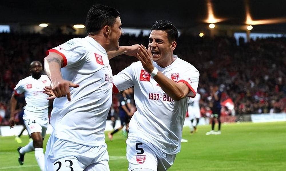 包含圣埃蒂安客场取得重要胜利，稳居中游的词条