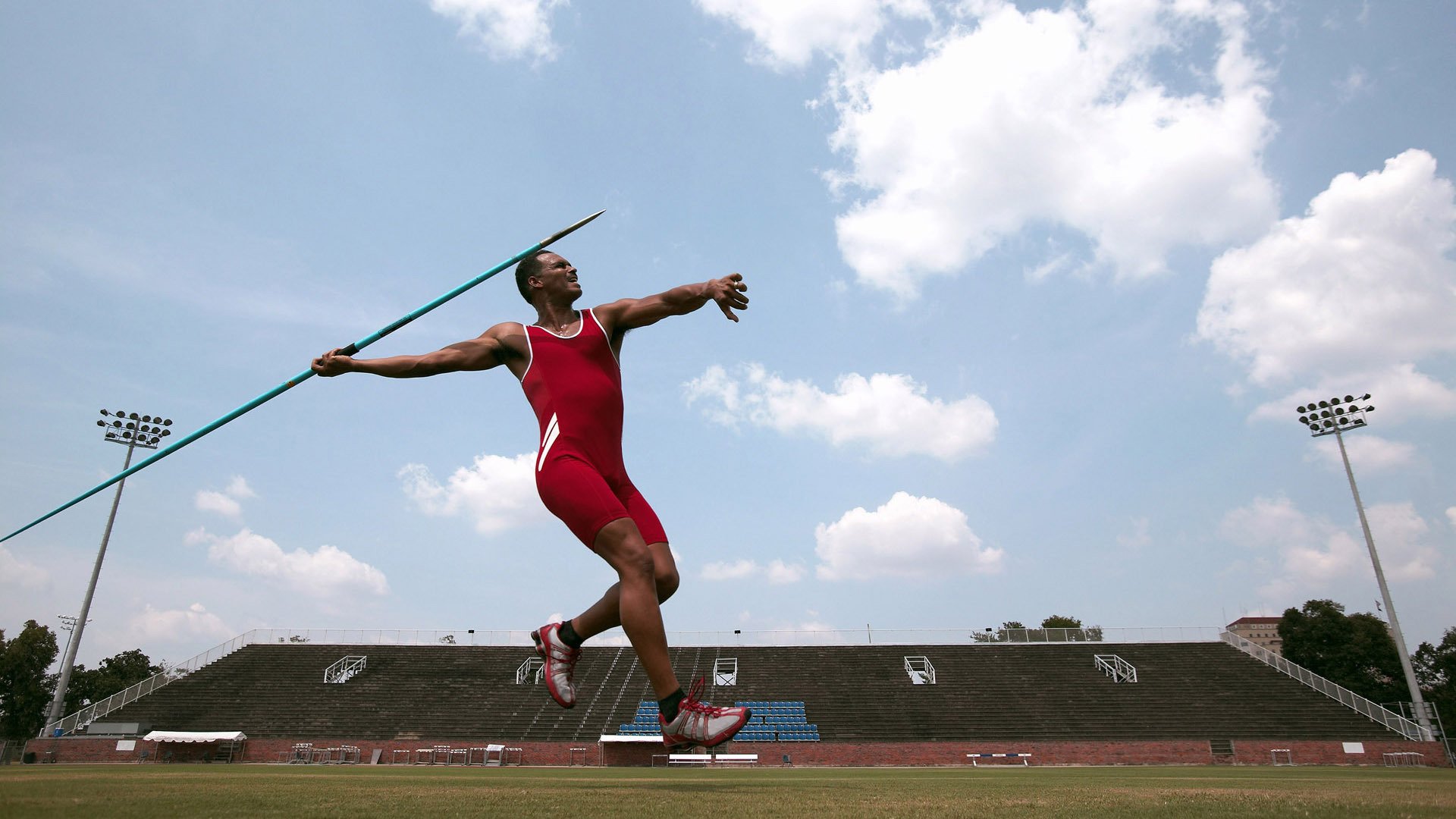 西甲国家德比与勇士的跨时空交响，当绿茵场遇见篮球馆