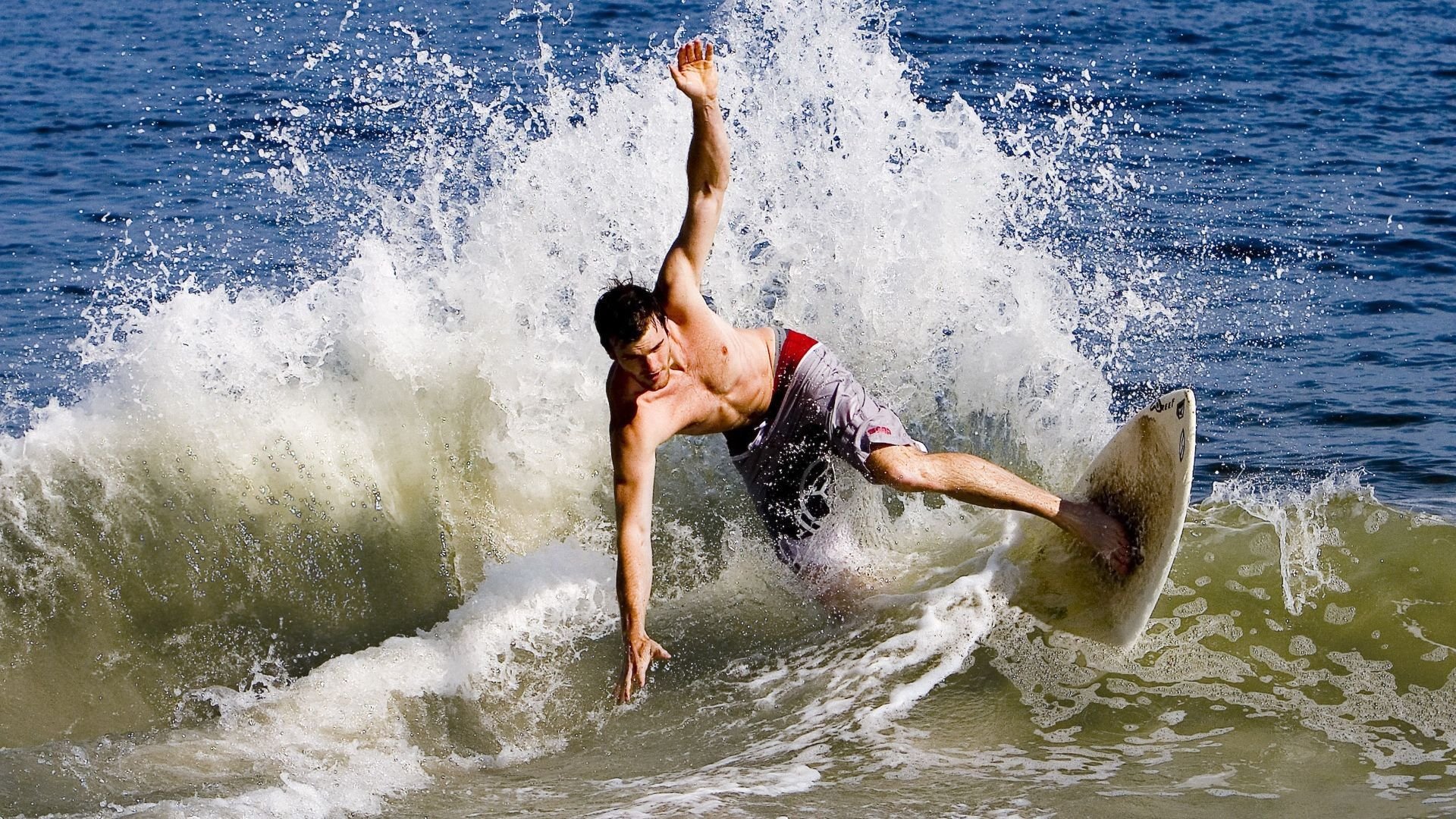 当翡翠绿遇上中国红,布雷默的关键回合与足球的全球叙事