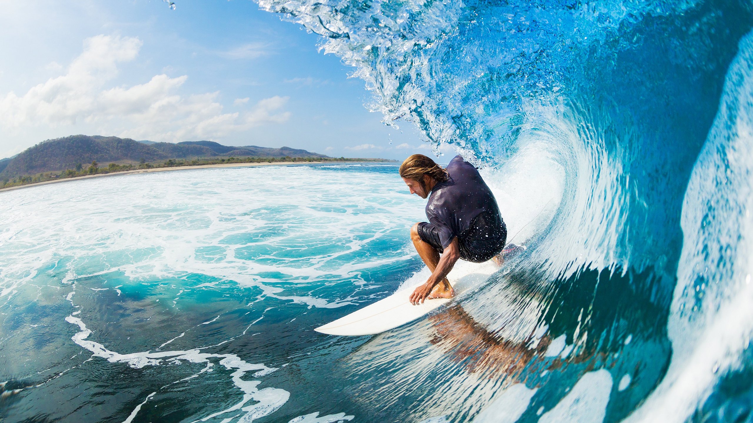 温布尔登的最后一抹斜阳，拉沃尔杯上，阿尔卡拉斯以一场险胜书写网球新纪元的唯一注脚